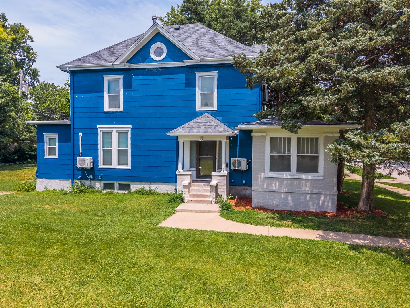 615 North Chicago Street Pontiac, IL 61764 - Photo 2 of 44
