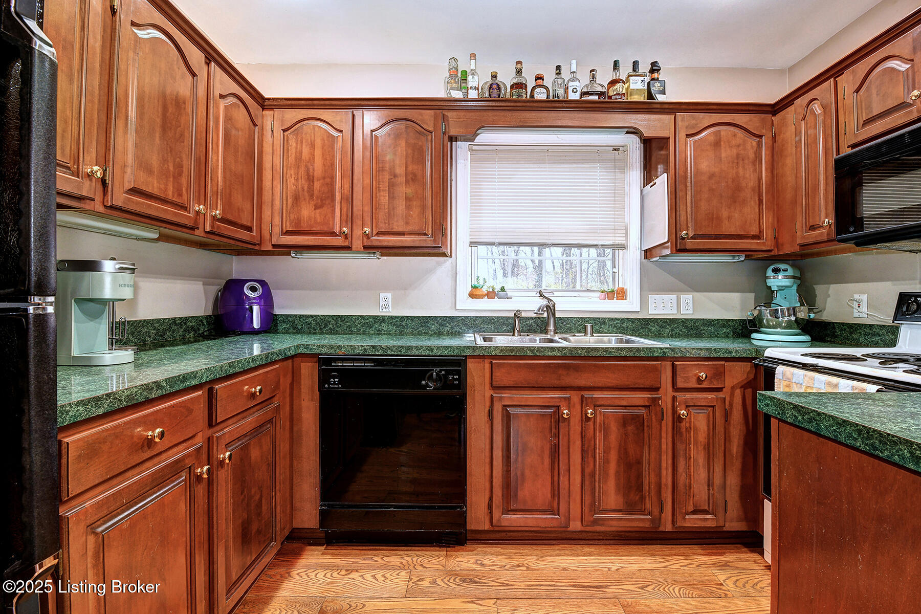 4226 Dolphin Road Louisville, KY 40220 - Photo 108 of 125 Vintage style Countertops and lots of storage