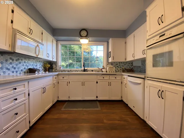 $699,900 | 23801 Northeast Muncton Drive, Yacolt, WA 98675