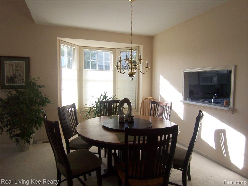 1669 Maple Creek Court, Unit 100 Rochester, MI 48306 - Photo 12 of 25 Dining w/Bay
