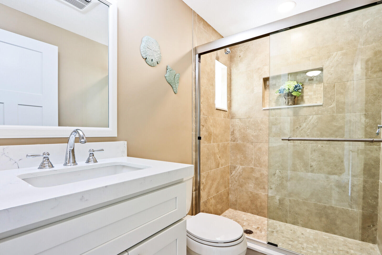 1615 Venus Avenue Jupiter, FL 33469 - Photo 20 of 24 Guest Bathroom