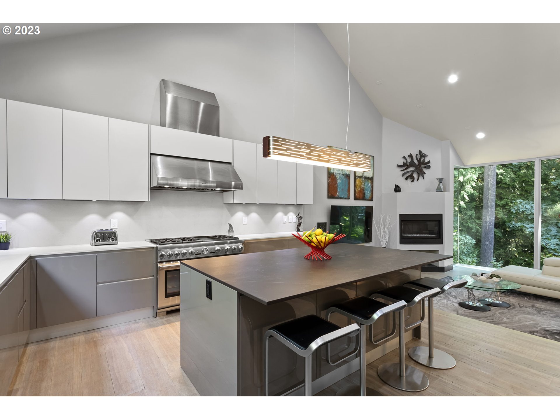 4729 Southwest Humphrey Park Road Portland, OR 97221 - Photo 10 of 30 Gallery Image 10