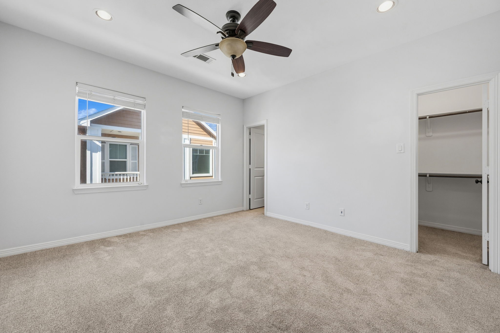 617 West 24th Street Houston, TX 77008 - Photo 17 of 28 a view of an empty room with a window