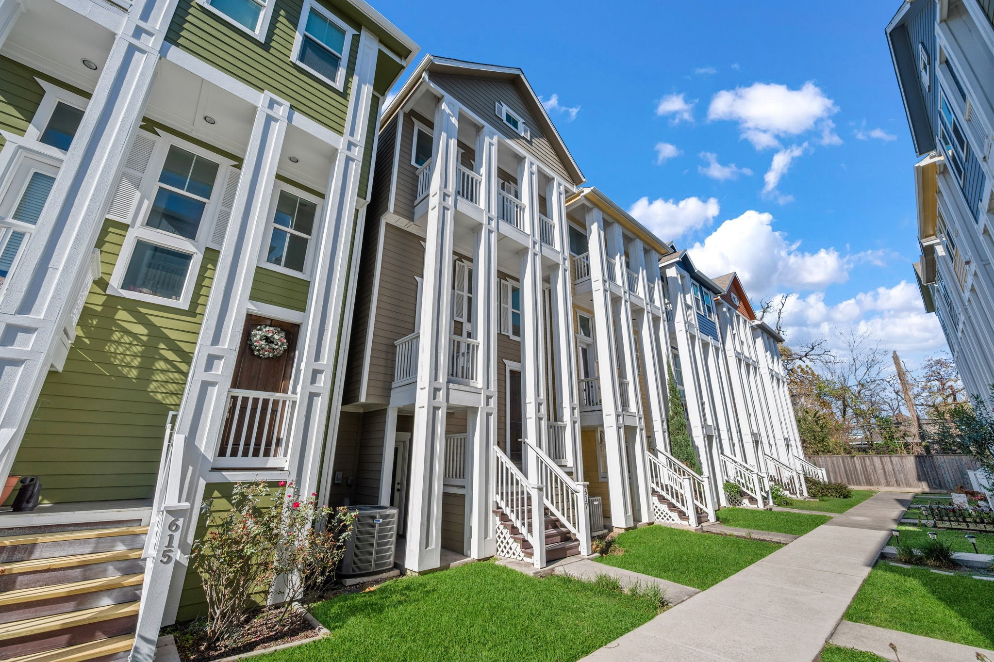 617 West 24th Street Houston, TX 77008 - Photo 2 of 28 a view of a building with a yard