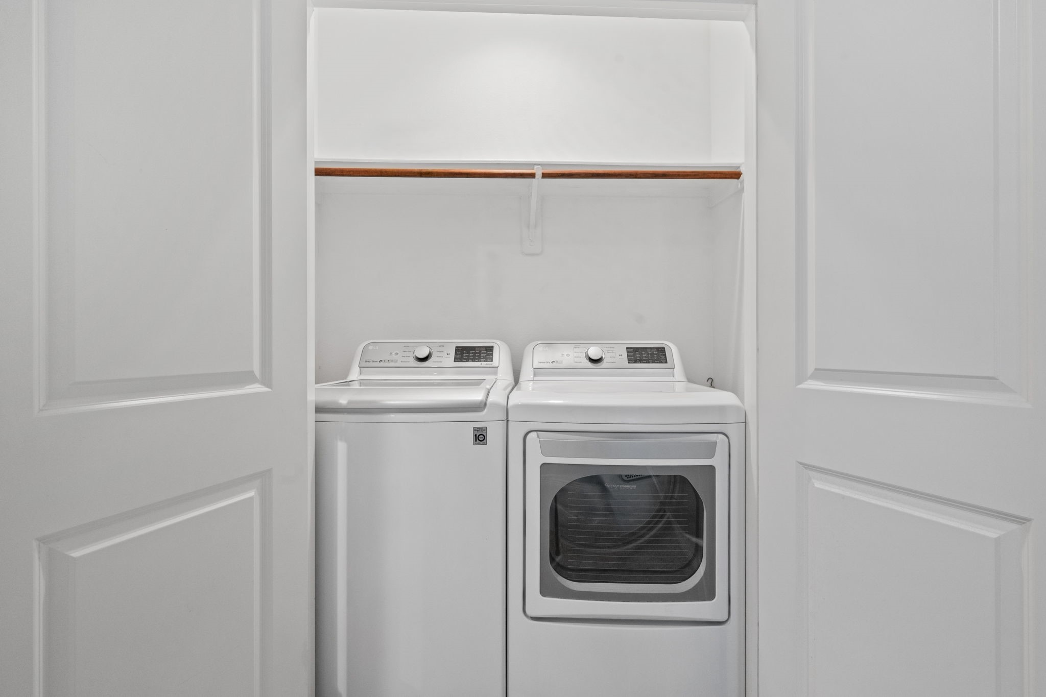 617 West 24th Street Houston, TX 77008 - Photo 25 of 28 a utility room with dryer and washer
