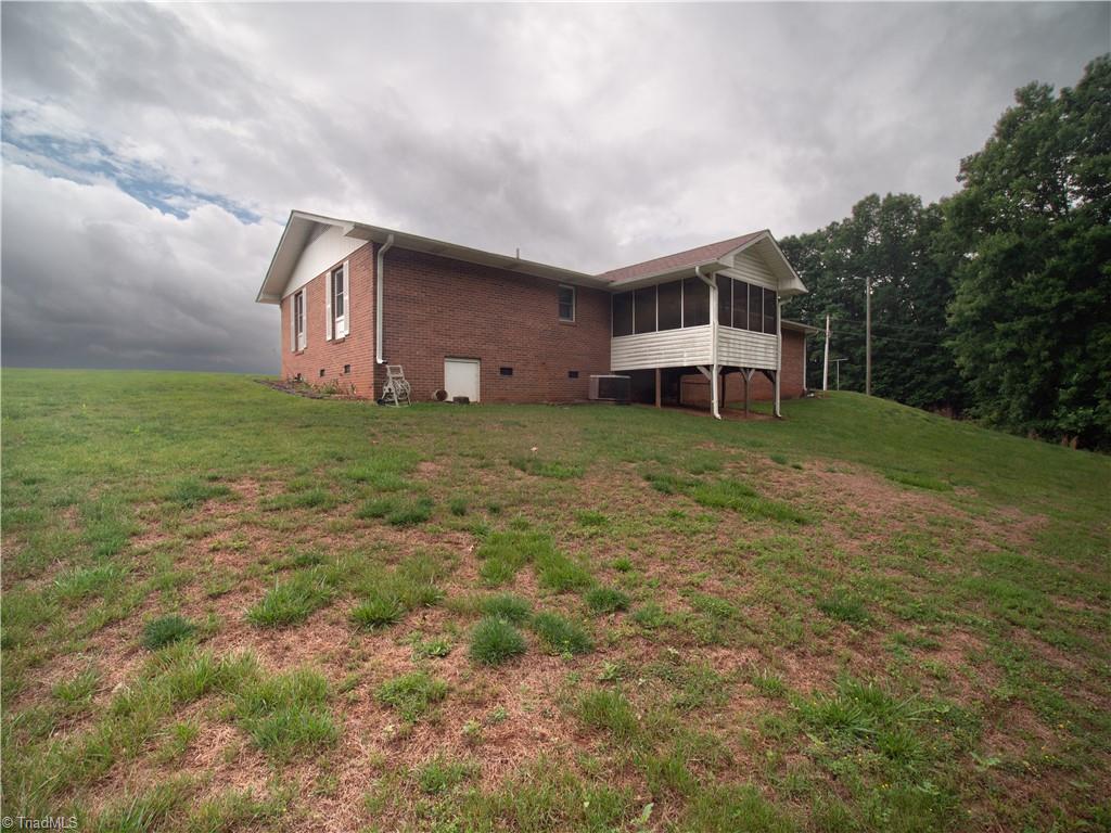 181 Layell Road Elkin, NC 28621 - Photo 6 of 33
