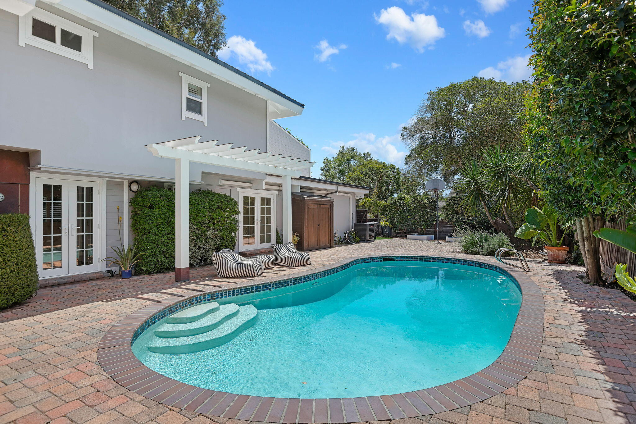 809 Willowglen Road Santa Barbara, CA 93105 - Photo 24 of 50 Swimming Pool