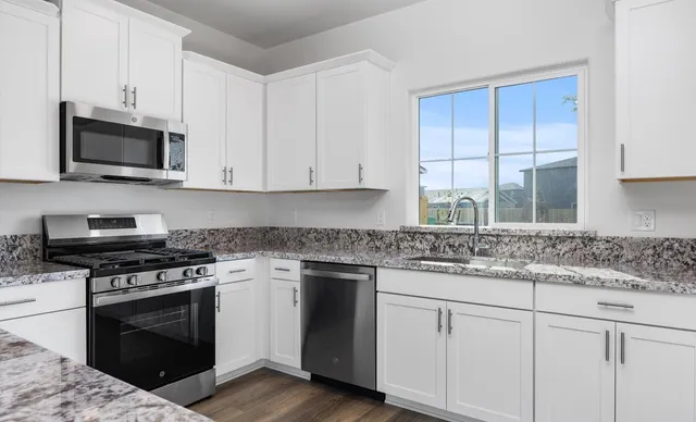 $489,990 | 1482 Clara Court, Fowler, CA 93625