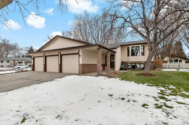 $398,000 | 1729 Presidential Lane, Shakopee, MN 55379