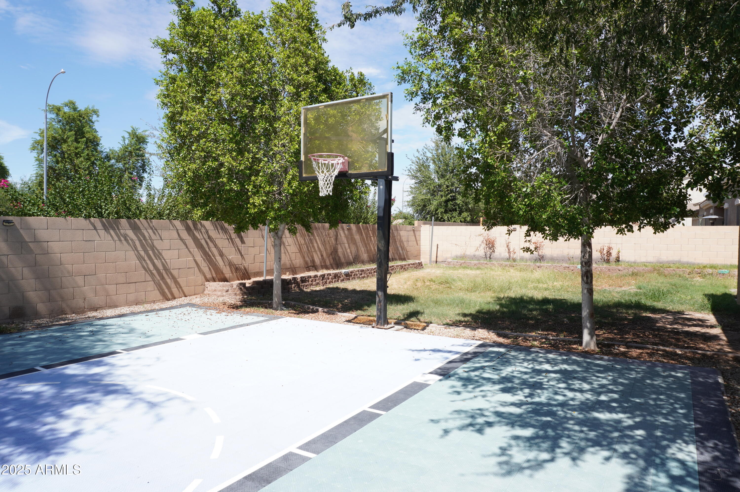 6700 South Agate Way Chandler, AZ 85249 - Photo 14 of 32 a backyard of a house with lots of green space