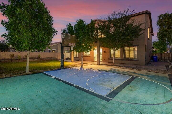 6700 South Agate Way Chandler, AZ 85249 - Photo 2 of 32 swimming pool with yard in front of it