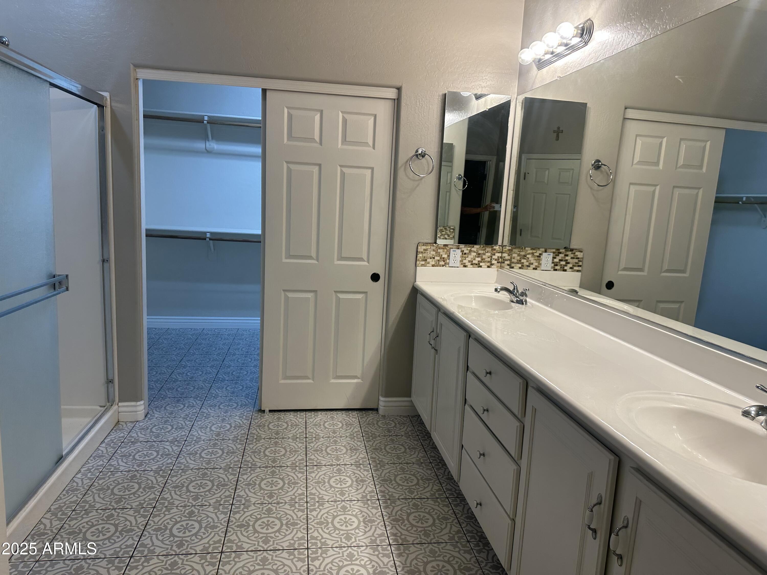 6700 South Agate Way Chandler, AZ 85249 - Photo 30 of 32 a bathroom with a double vanity sink and mirror