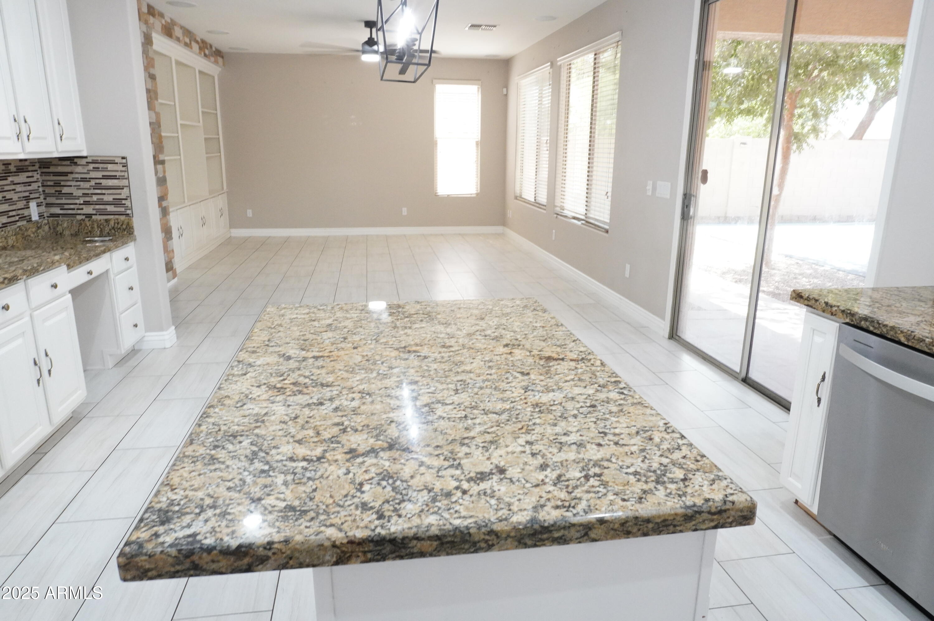 6700 South Agate Way Chandler, AZ 85249 - Photo 7 of 32 a view of a kitchen