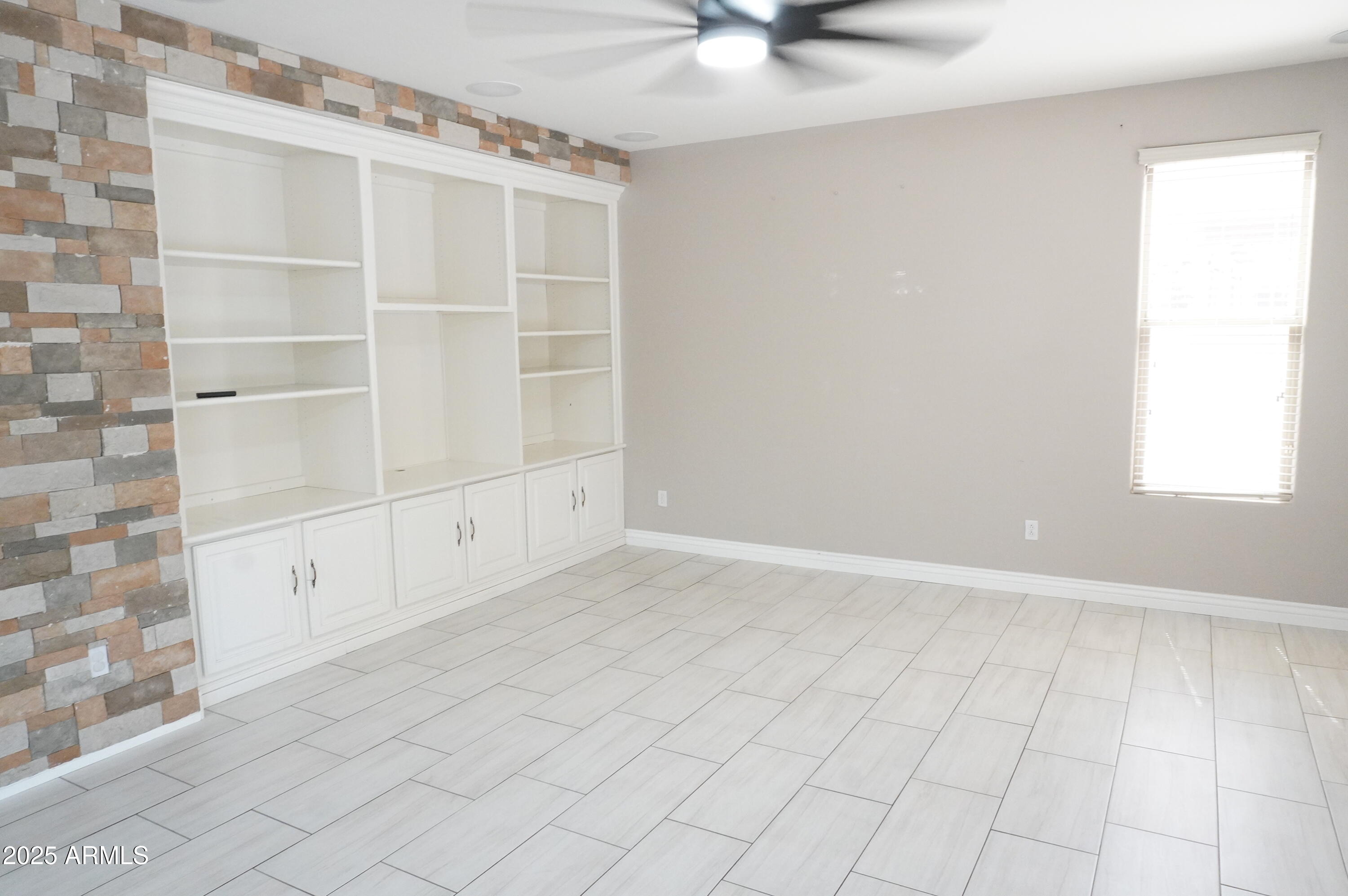 6700 South Agate Way Chandler, AZ 85249 - Photo 9 of 32 an empty room with cabinet