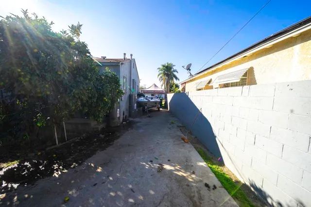 a view of a pathway of a building