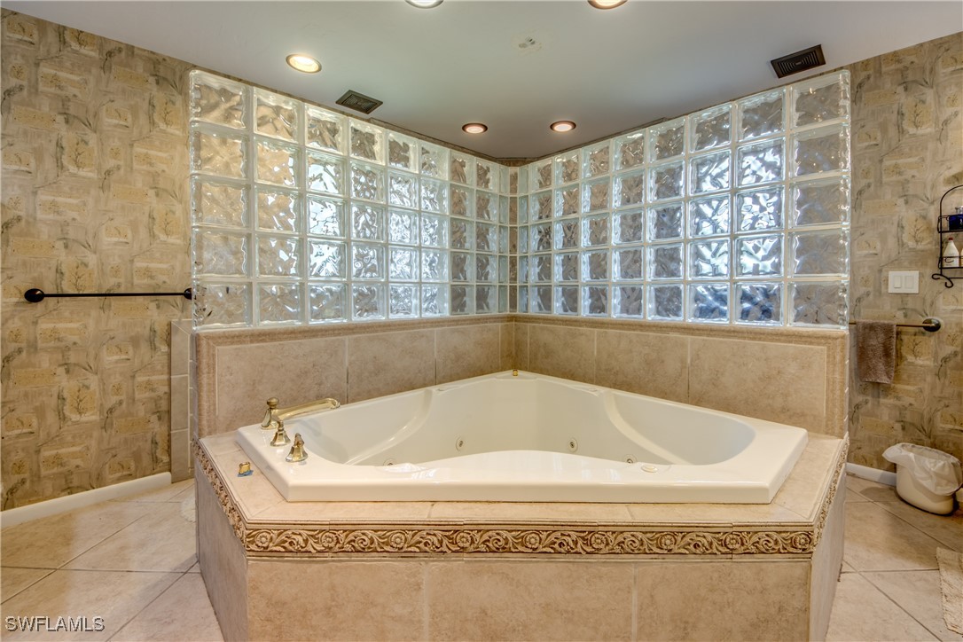 3651 Putter Point Lane Fort Myers, FL 33919 - Photo 21 of 33 a bathroom with a bathtub