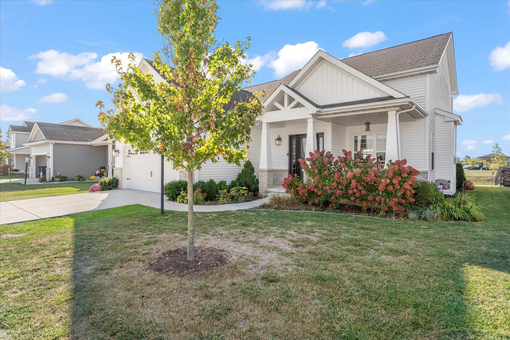 41 Lodge Trail Monticello, IL 61856 - Photo 2 of 3 a front view of a house with garden