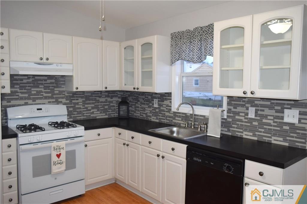 697 Old Post Road Edison, NJ 08817 - Photo 4 of 24 Gallery Image 4