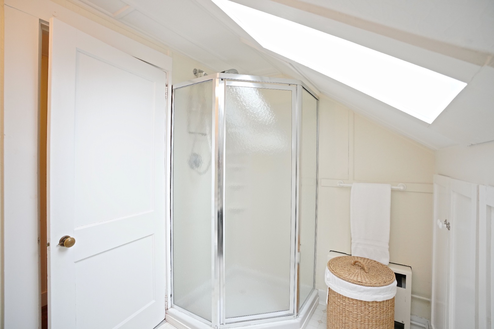 31 Butler's Cove Road Edgartown, MA 02539 - Photo 14 of 24 a bathroom with a glass shower door