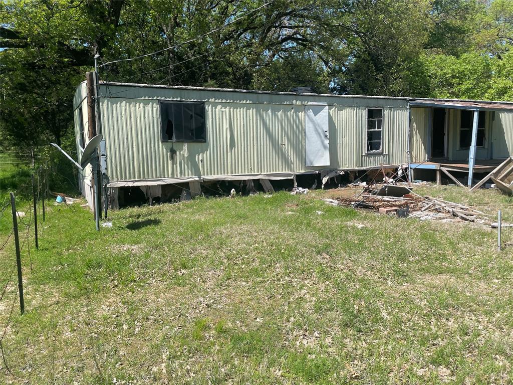 689 James Kemp, TX 75143 - Photo 4 of 6 a backyard of a house with seating space