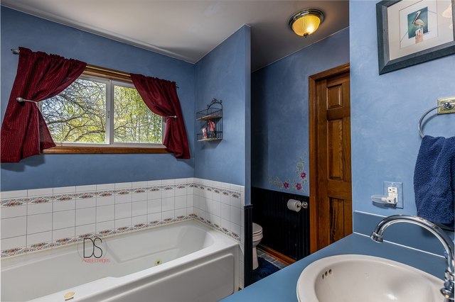 1985 North 3189th Road Ottawa, IL 61350 - Photo 21 of 30 a bathroom with a bathtub and a sink