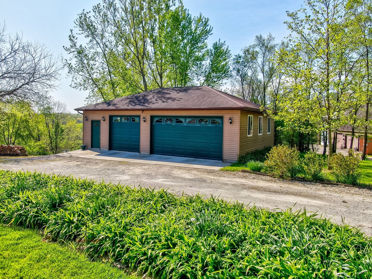 1985 North 3189th Road Ottawa, IL 61350 - Photo 5 of 30 front view of a house with a garden