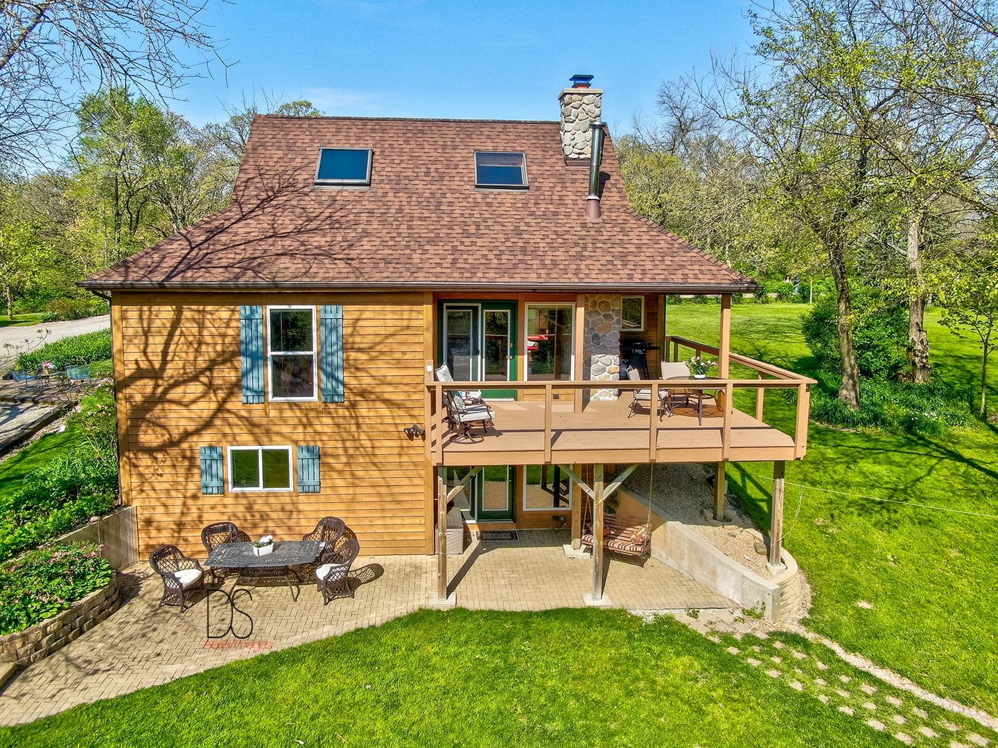 1985 North 3189th Road Ottawa, IL 61350 - Photo 6 of 30 a view of a house with backyard sitting area and garden