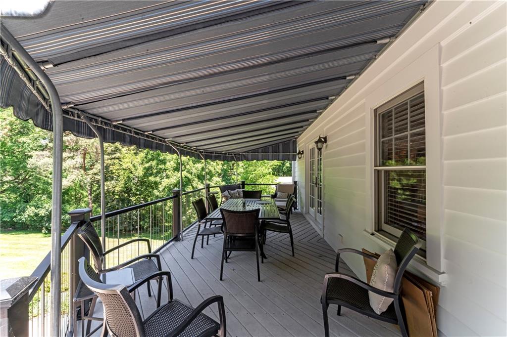 566 Dorseyville Road Pittsburgh, PA 15238 - Photo 23 of 48 a view of a chairs and table in the balcony