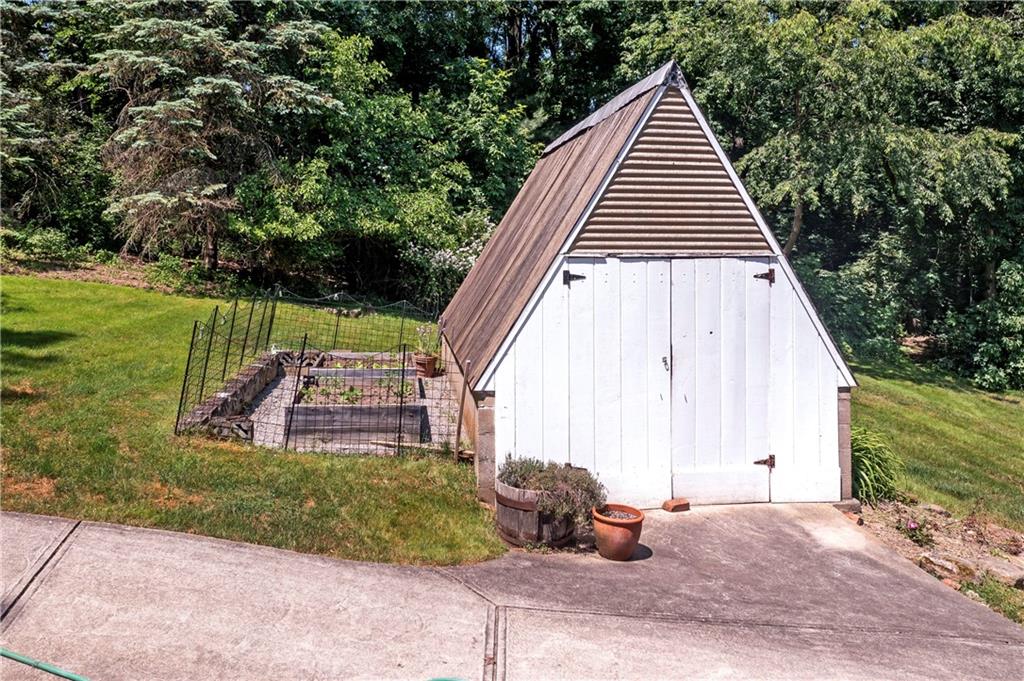 566 Dorseyville Road Pittsburgh, PA 15238 - Photo 46 of 48 a view of a back yard of the house