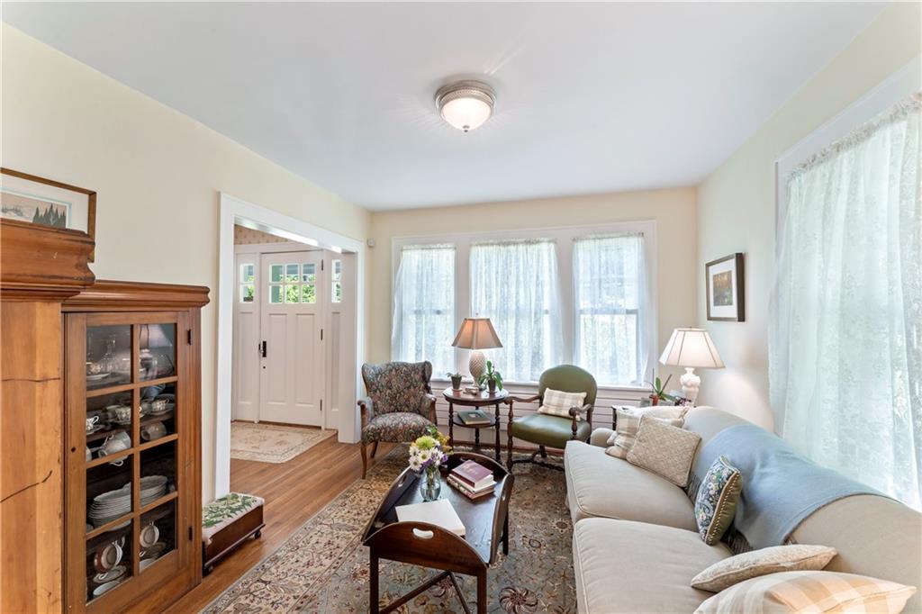 566 Dorseyville Road Pittsburgh, PA 15238 - Photo 10 of 48 a living room with furniture and a window