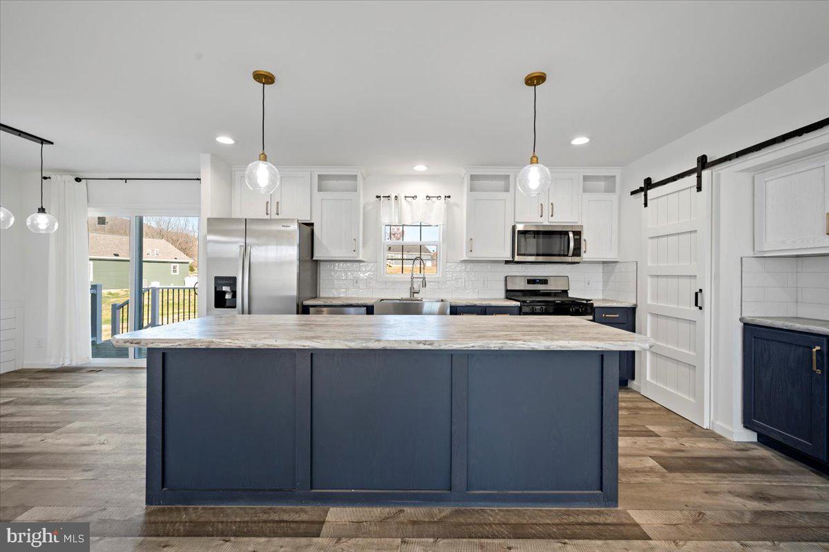 1410 Heytesbury Road Walnutport, PA 18088 - Photo 9 of 37 Modern kitchen with stylish finishes.