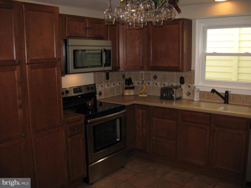 22 South Spruce Street Lititz, PA 17543 - Photo 2 of 16