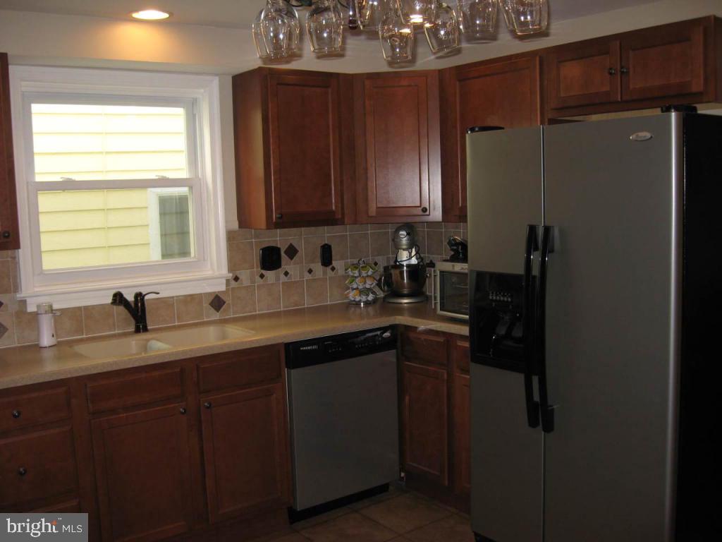 22 South Spruce Street Lititz, PA 17543 - Photo 3 of 16