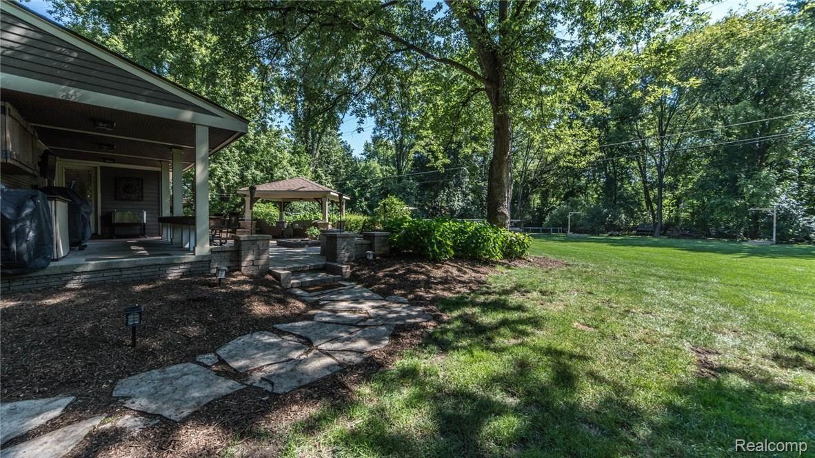 16512 Farmington Road Livonia, MI 48154 - Photo 73 of 80 dsc_0082.jpg
