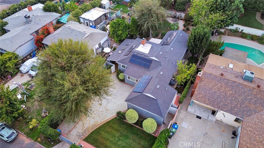 6649 Ranchito Avenue Van Nuys, CA 91405 - Photo 30 of 31 an aerial view of a house with a garden
