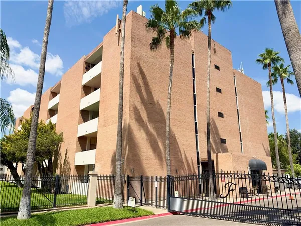 $2,600 | 600 Wichita Avenue, Unit 305, McAllen, TX 78503