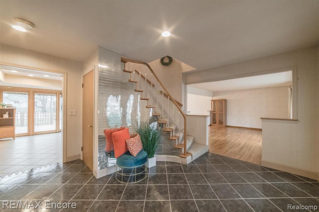948 Spartan Court Rochester Hills, MI 48309 - Photo 3 of 41