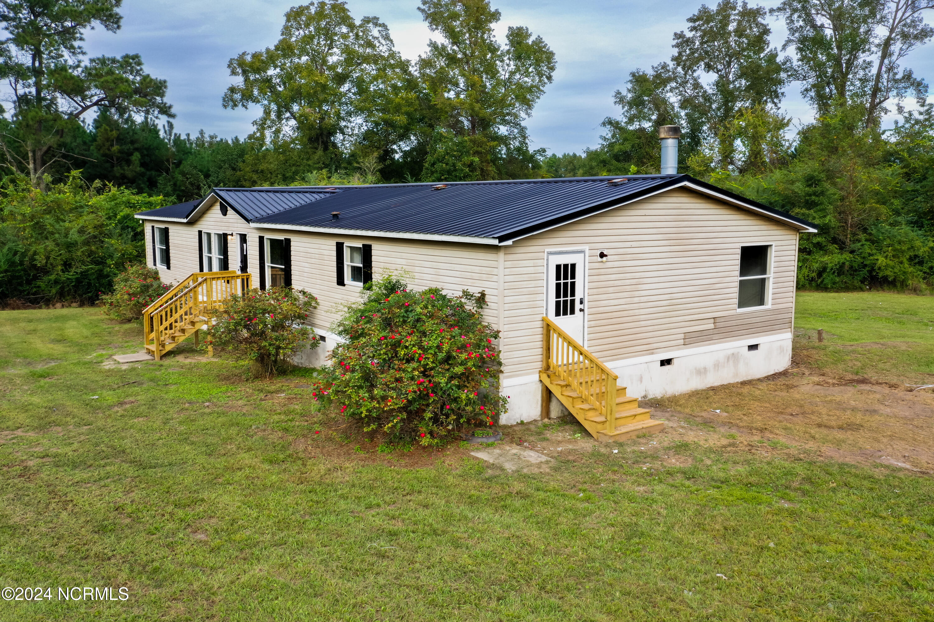 396 Comfort Road Richlands, NC 28574 - Photo 5 of 26 IMG_9379