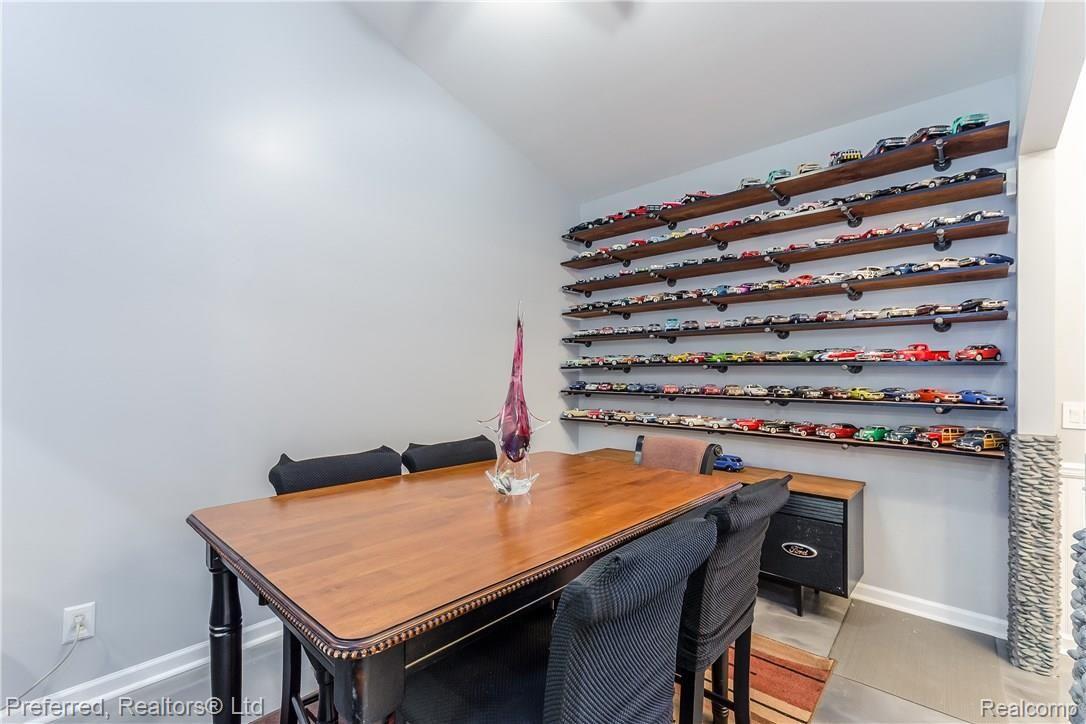 007-Dining_Room-5923794-large.jpg