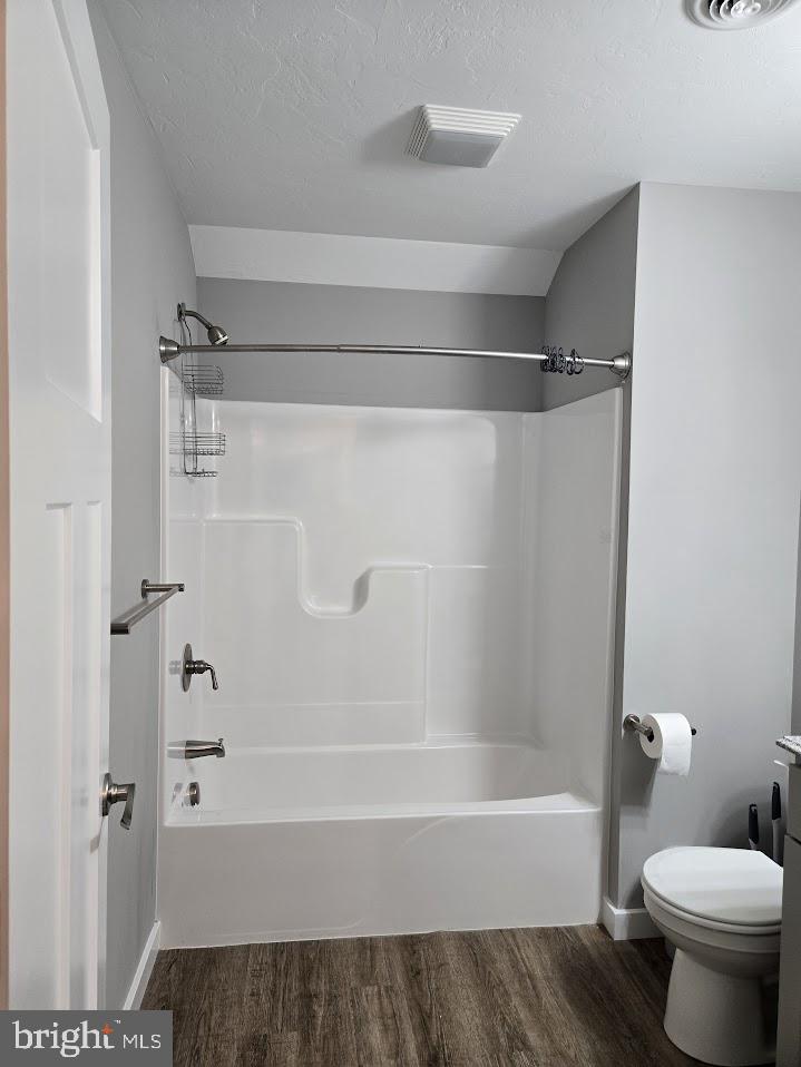 664 East Walnut Street Hanover, PA 17331 - Photo 14 of 21 2nd floor full bathroom