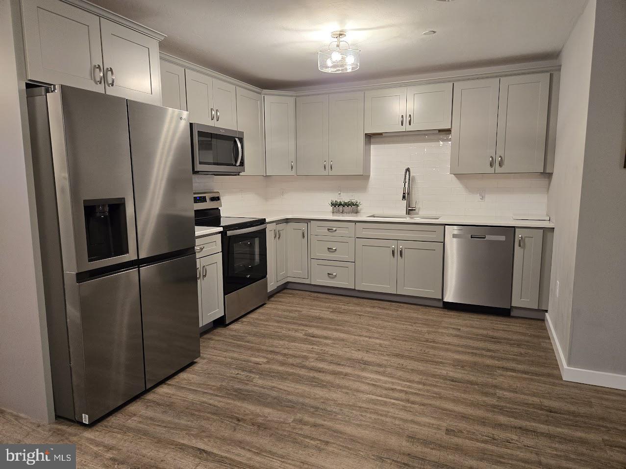 664 East Walnut Street Hanover, PA 17331 - Photo 3 of 21 Kitchen w/stainless appliances to convey