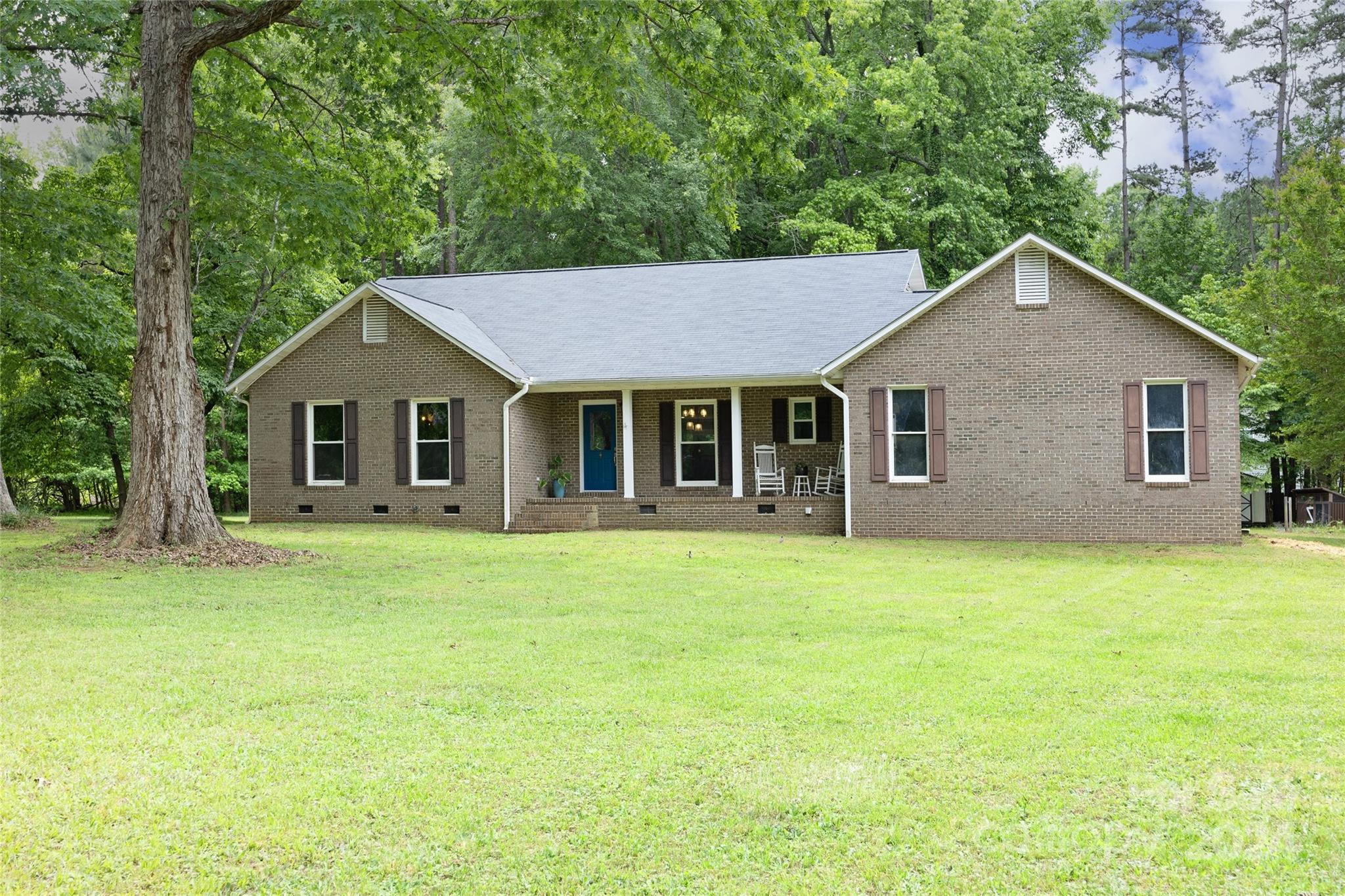 819 Homestead Road Chapel Hill, NC 27516 - Photo 2 of 42 a front view of a house with a garden