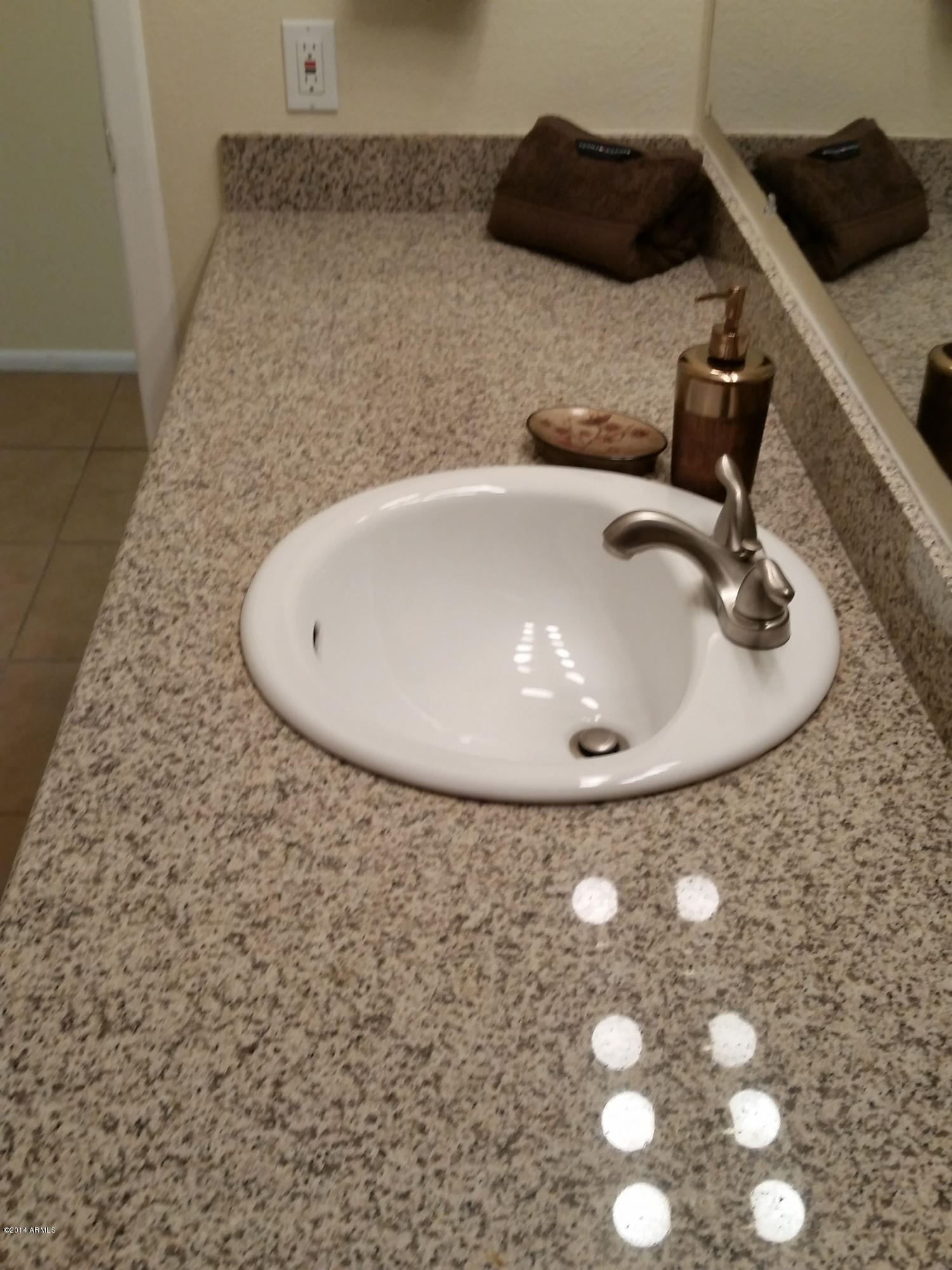 2321 West Ocotillo Road Phoenix, AZ 85015 - Photo 25 of 29 Hall Bath 2014-08-27 16