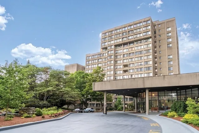 $850,000 | 250 Hammond Pond Parkway, Unit 213S, Newton, MA 02467