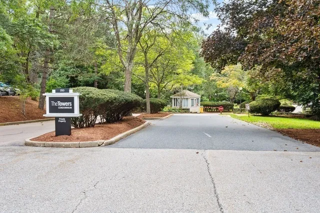 $850,000 | 250 Hammond Pond Parkway, Unit 213S, Newton, MA 02467