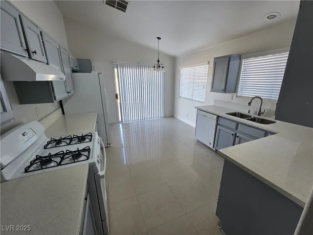 $1,800 | 2324 High Uintas Drive, North Las Vegas, NV 89031