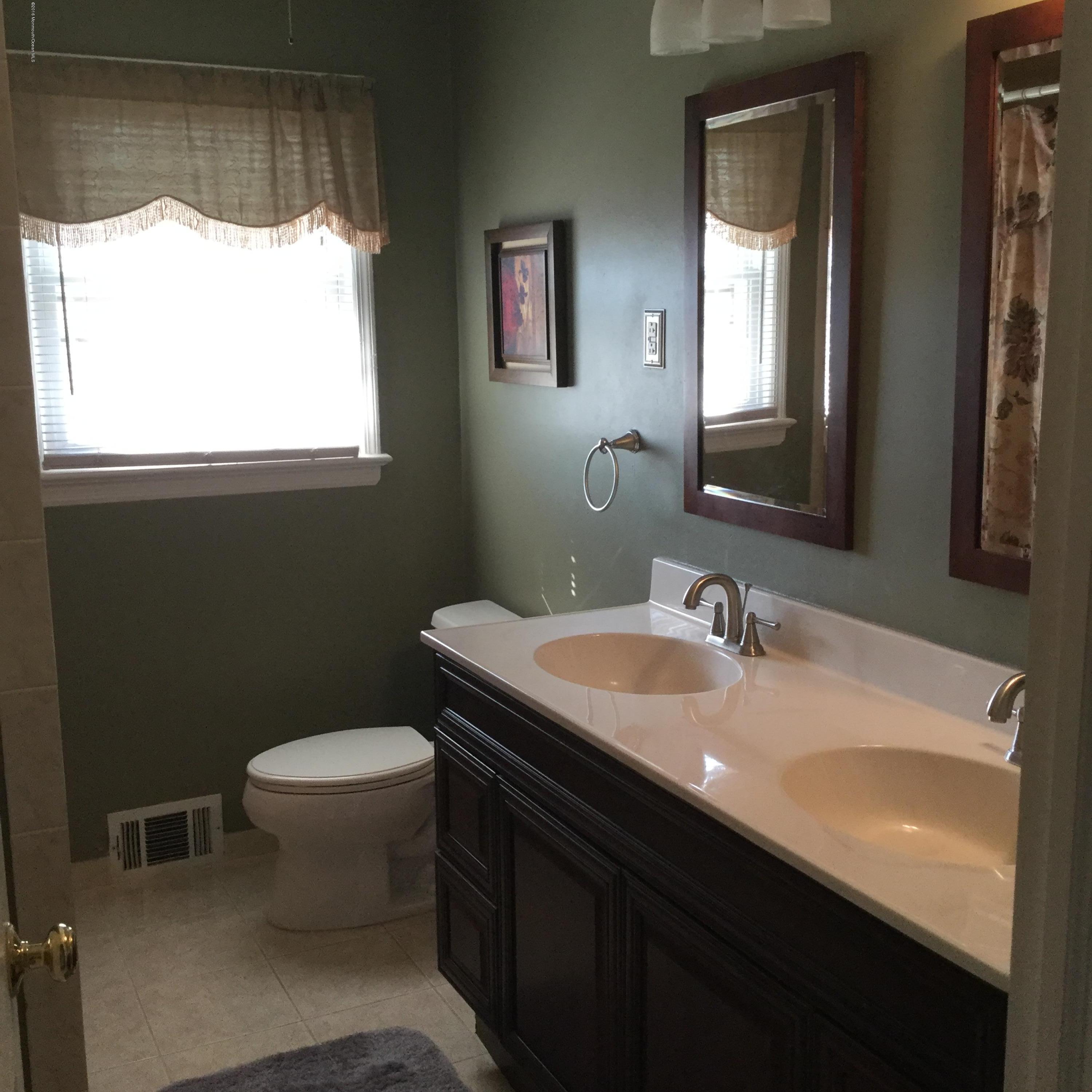 612 Bennetts Mills Road Jackson, NJ 08527 - Photo 21 of 27 Main bathroom