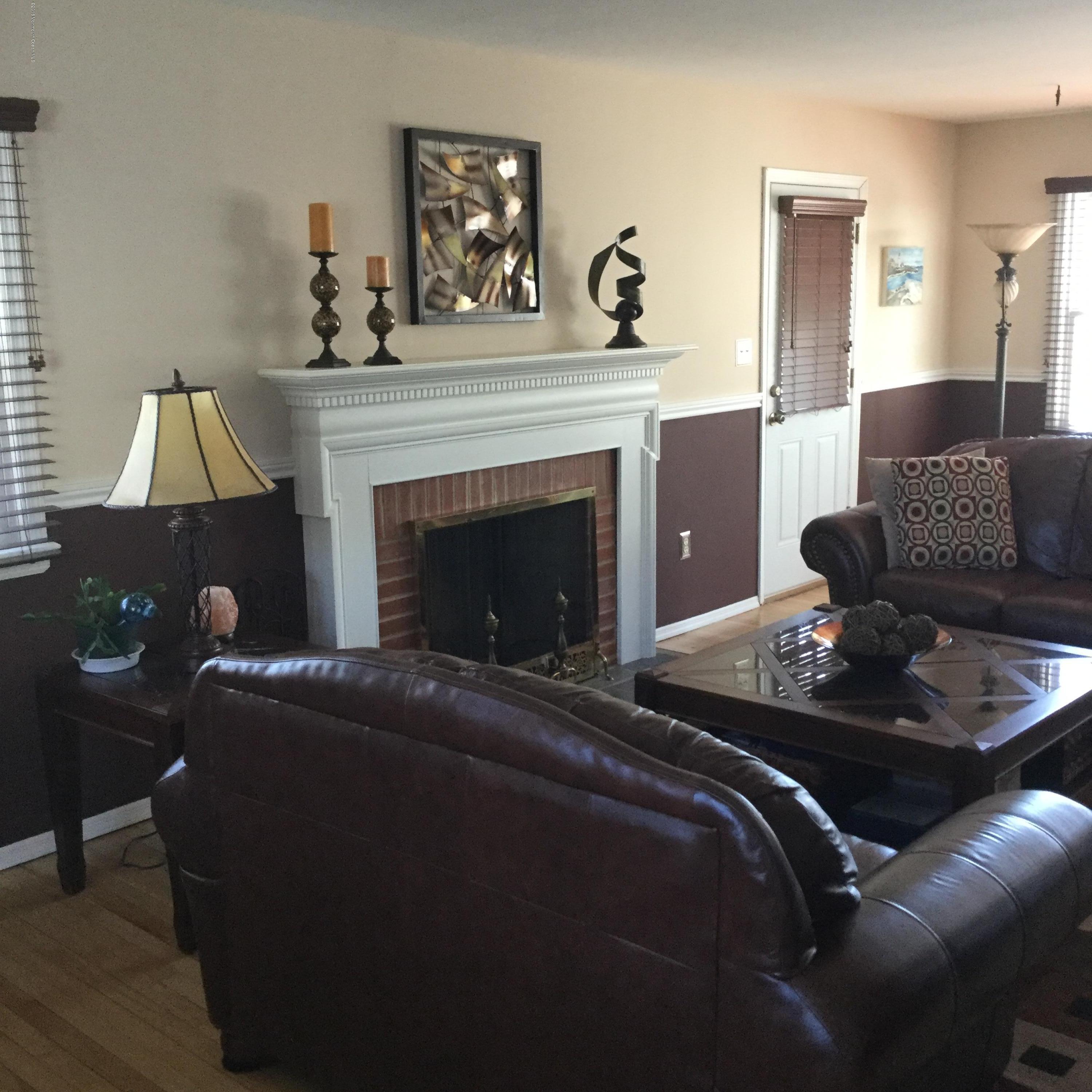 612 Bennetts Mills Road Jackson, NJ 08527 - Photo 7 of 27 Living room