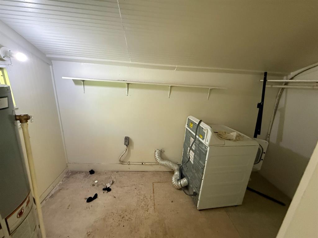 1724 McFerrin Avenue Waco, TX 76708 - Photo 9 of 11 a bathroom with a bathtub