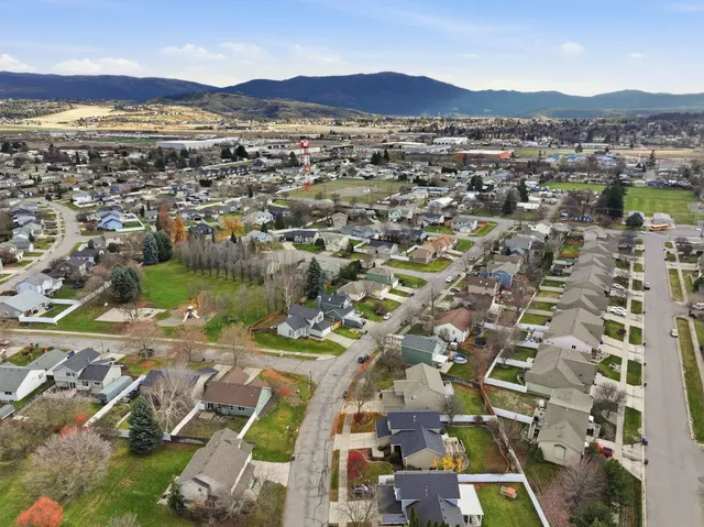 $389,900 | 18907 East Baldwin Lane, Greenacres, WA 99016